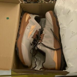 NWT Altra Lone Peak 8s
